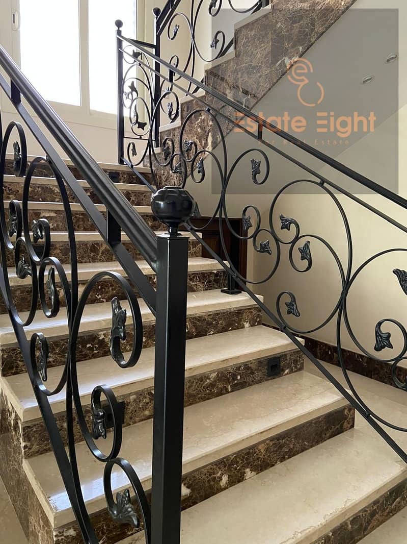 10 b3d40d2e-0a51-49cc-8453-7b1f779bc189. jpg