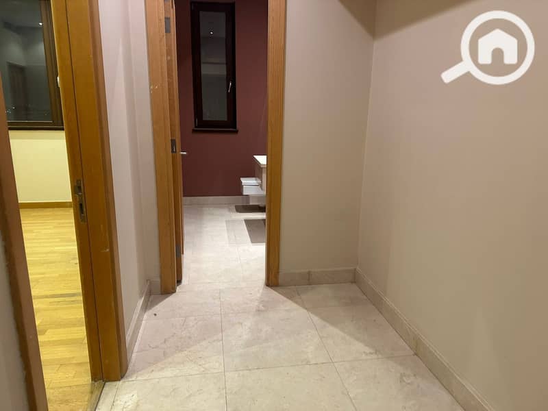 9 e178c6b3-3873-459c-8a29-af748e416a74. jpg