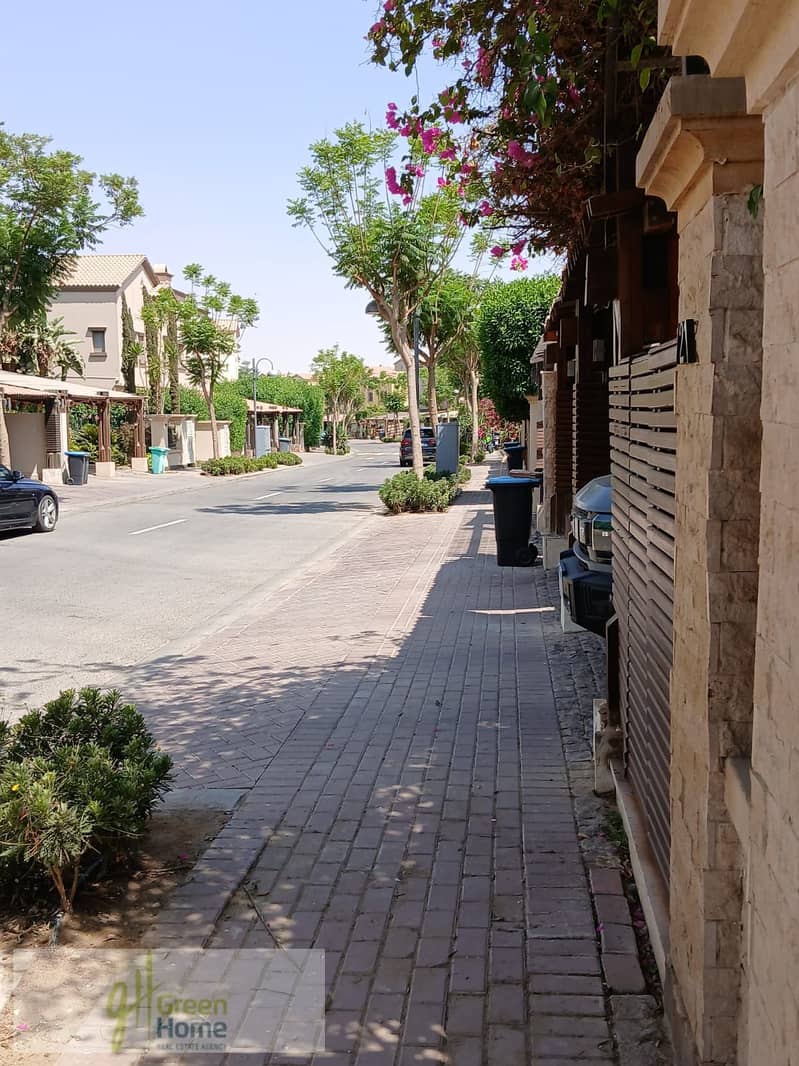 10 e707ed18-13f2-42f8-a1e0-1e594e5b228f. jpg