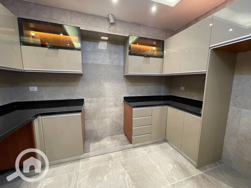 8 53e0794f-9c71-4d64-ba72-baea131c9fed. jpg