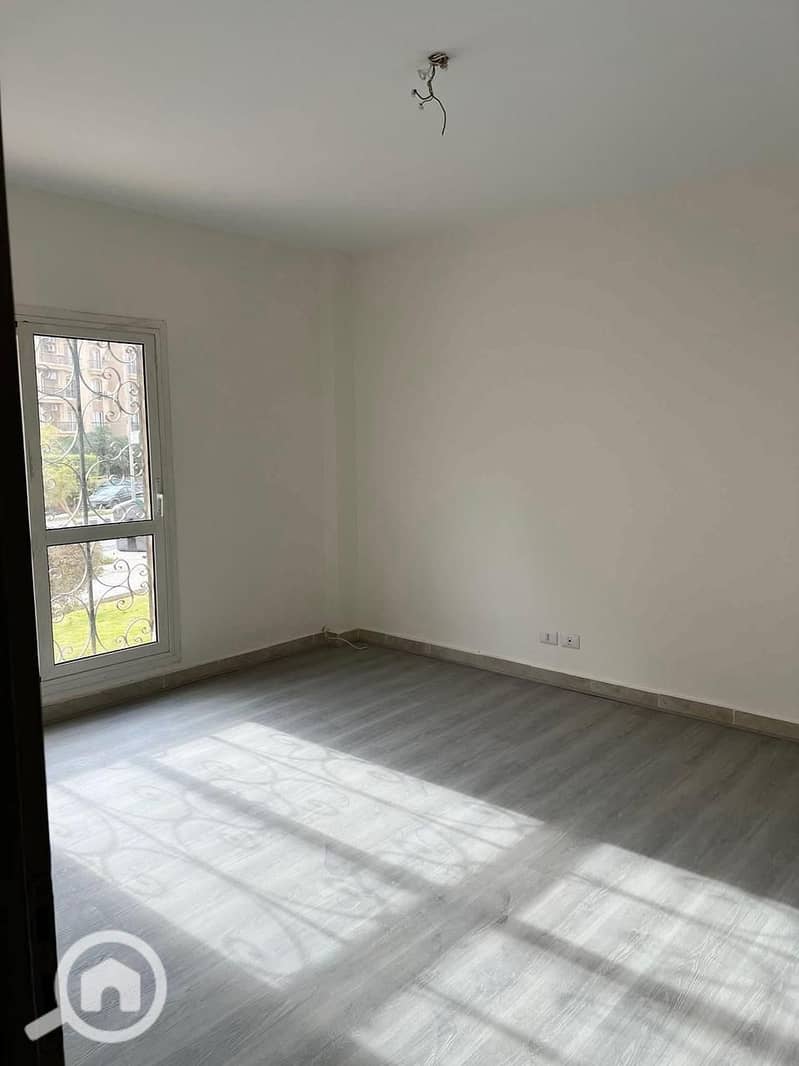 4 4eae32e2-e136-40cf-8bb8-550f55fafb7d. jpeg