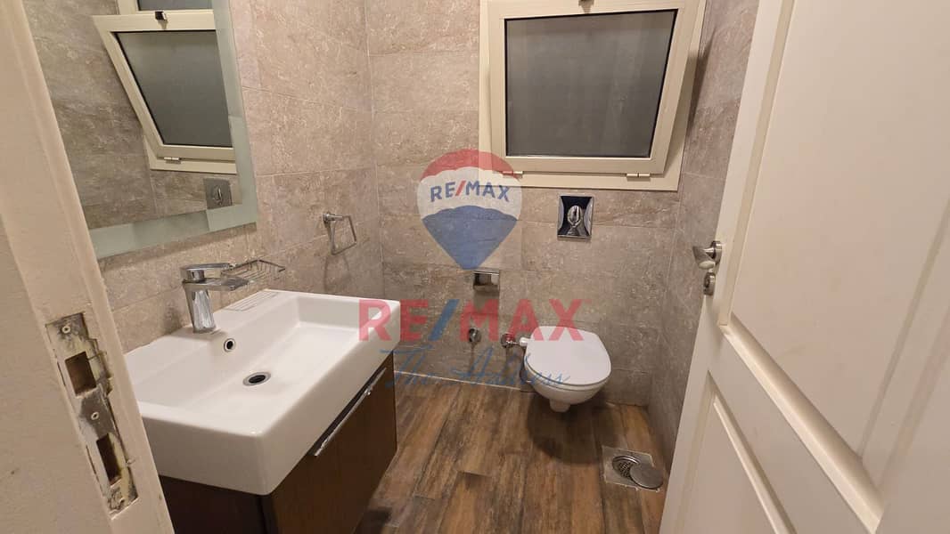 10 07e95047-fba4-4ccb-ac4e-4546783c73d8. jpg