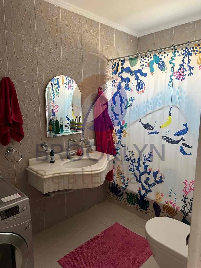 12 b4d755a5-5d38-4e83-b0ae-a79f78402be2. jpg