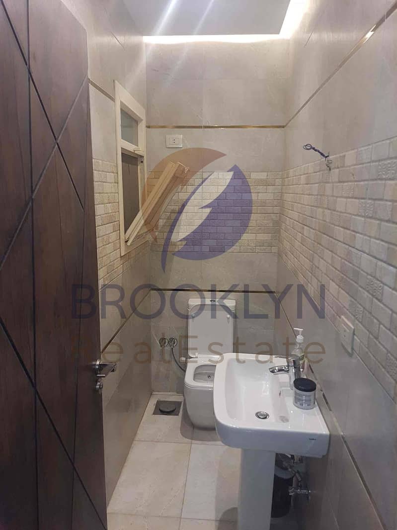 4 4fce5db2-9fcd-4078-bec7-5f5a3e1d2079. jpg