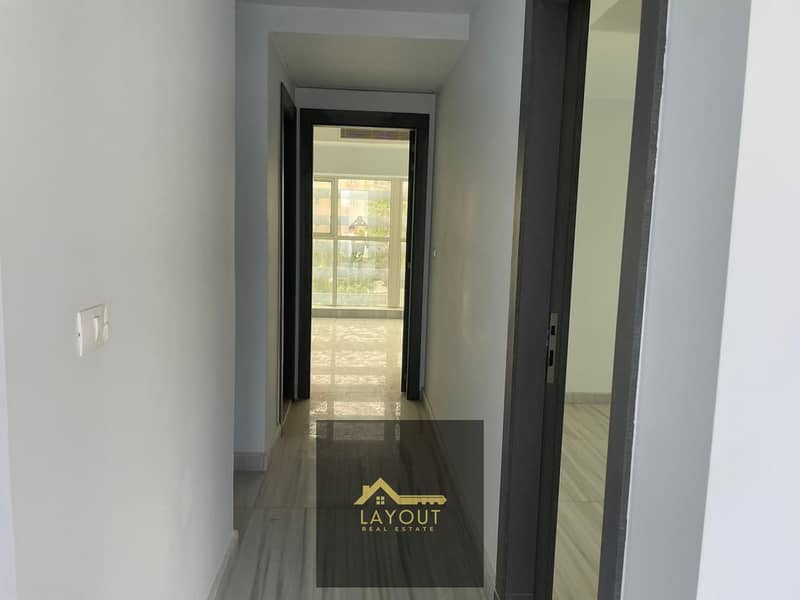 2 04e77f21-2e87-4e1e-bf0d-37b17d7c5b18. jpg