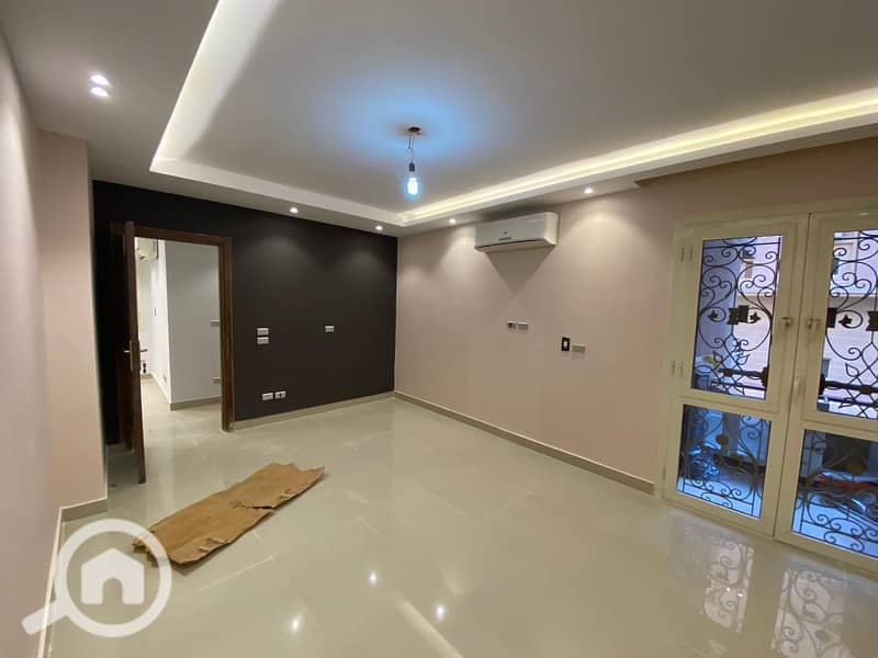 4 992ba924-1fe9-456c-9d8b-b30f054260bd. jpg