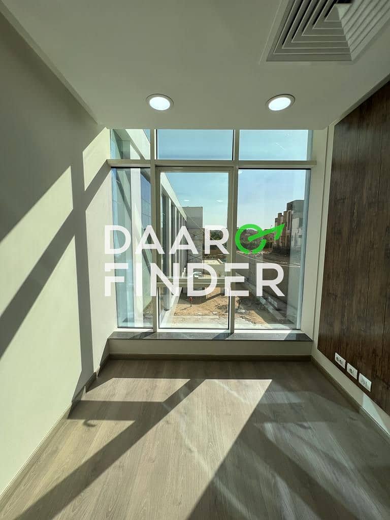 9 77b90964-4aac-4c05-8c36-1ae6a0c10c7e. jpg