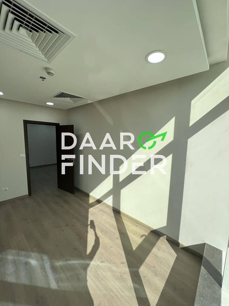 12 a595d03b-7d75-4b1d-8a14-46a6b85ae267. jpg