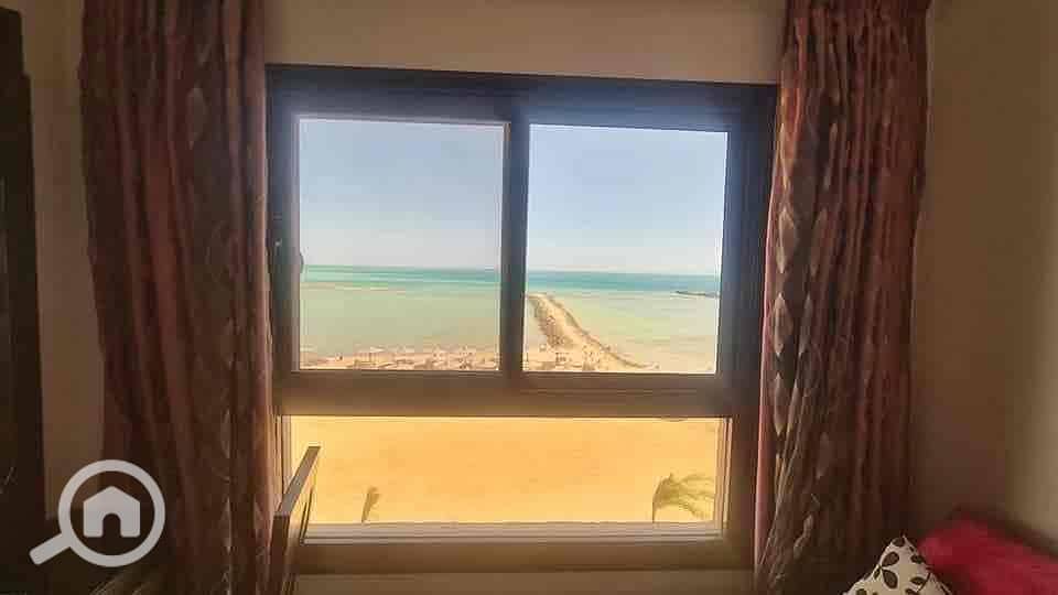 12 39d1ab6a-4634-40bc-8b5d-9ec0e00a57aa. jpg