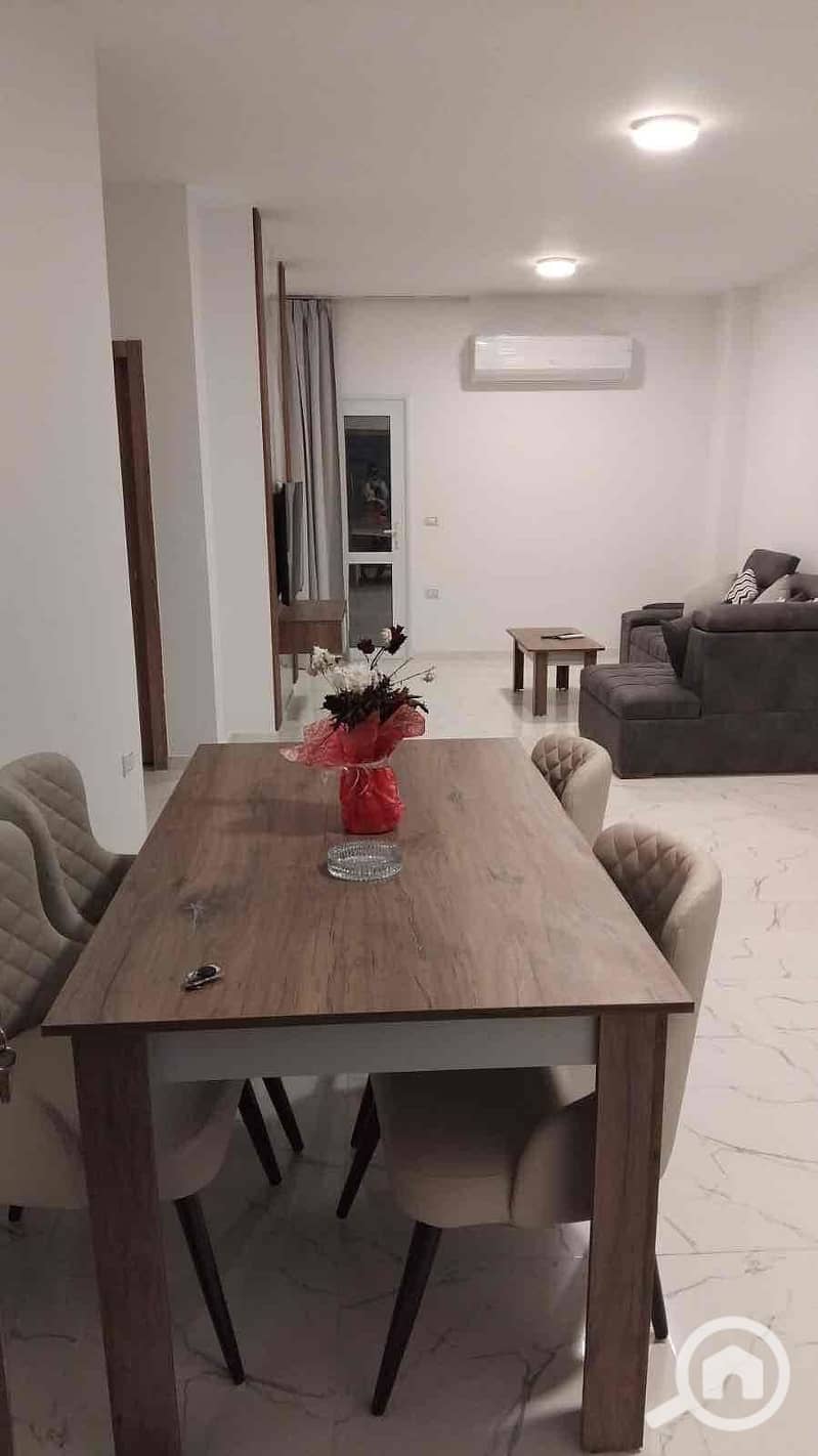 10 48bbe3a4-0b64-4d9f-a5fb-20dc274b6008. jpg