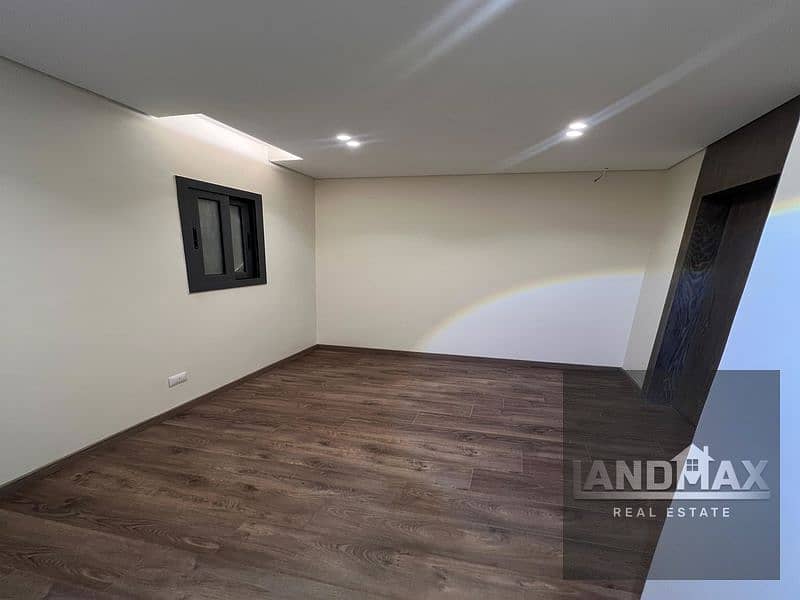 12 WhatsApp Image 2025-10-22 at 8.55. 53 PM (1)_800x600. jpg