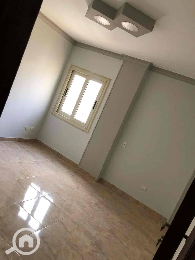 10 c7476a9d-abfd-4f62-98ef-cb8ae0d7da51. jpg