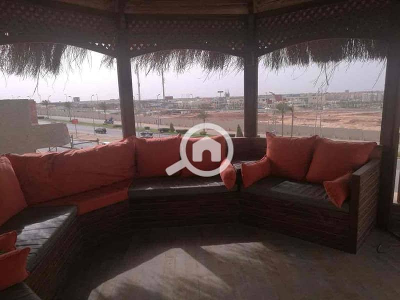 12 8d49c50d-bcbc-4c56-98f8-4f561d06a736. jpg