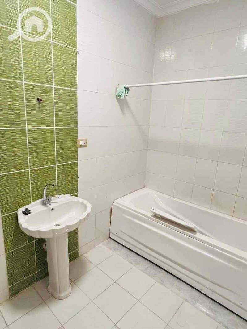 8 f05b0090-1a61-4d77-a875-a84d37440838. jpg