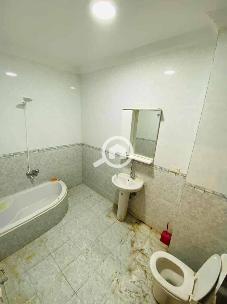 24 f020c7b2-c3cc-4c5b-8562-0c442b9c4216. jpg