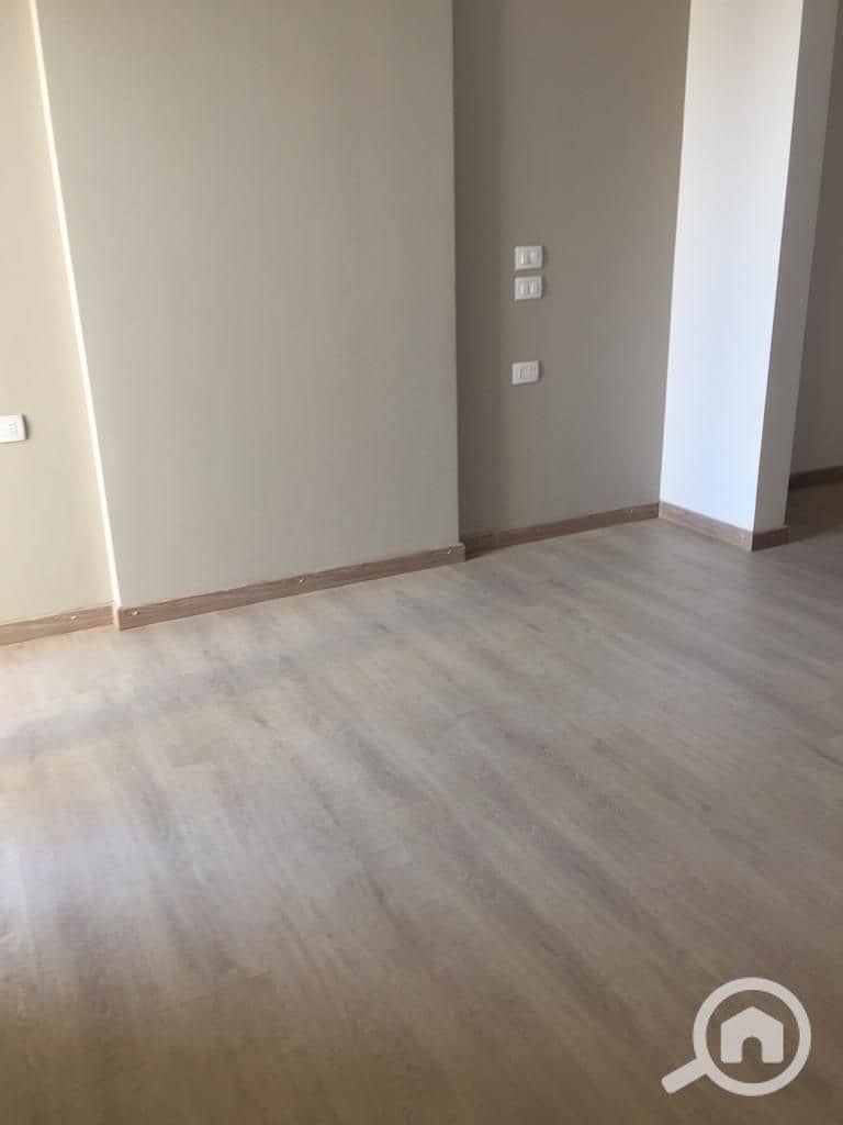 10 WhatsApp Image 2025-09-13 at 13.43. 42_f3e910d2. jpg