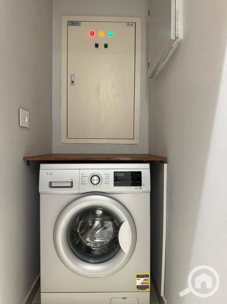 8 c6421701-fa03-4281-91ba-8dfaf3ad8573. jpeg