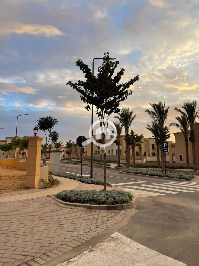 10 f5c86e79-026a-45f9-96d6-e7947c515273. jpg