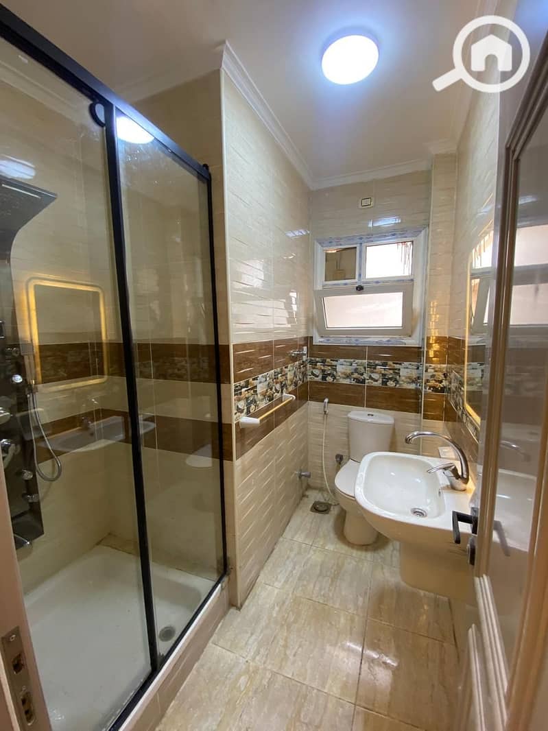 25 e94a3935-a4c2-4b24-b29c-7241f0cfc6f9. jpg