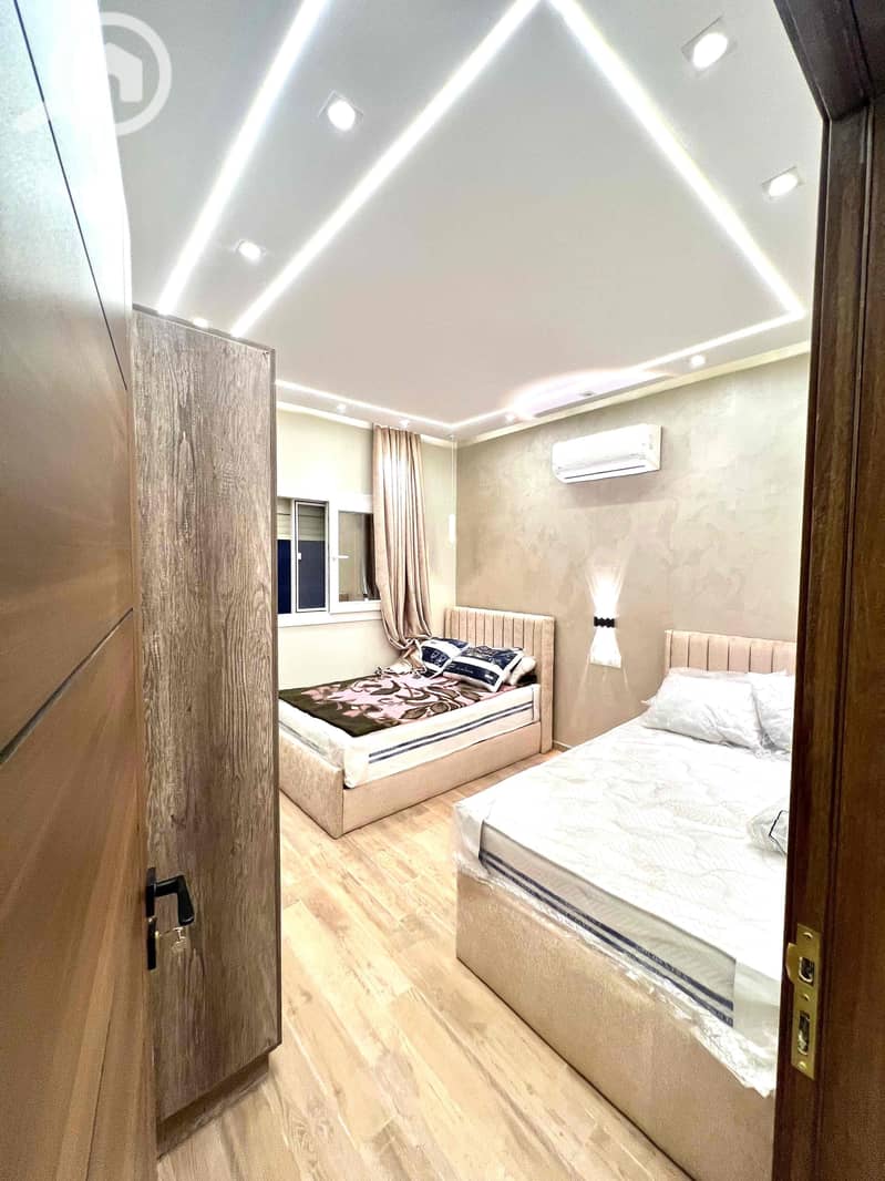 10 98bd167c-7b21-4dbe-a8a0-a1dcddb6fa64. jpg