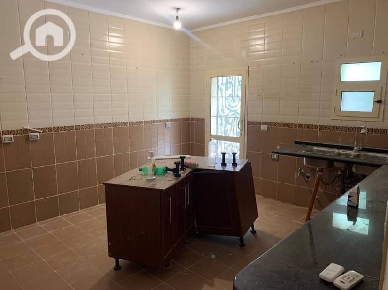 19 c19c3ebd-c9f7-4546-8c92-93cc43a02933. jpg