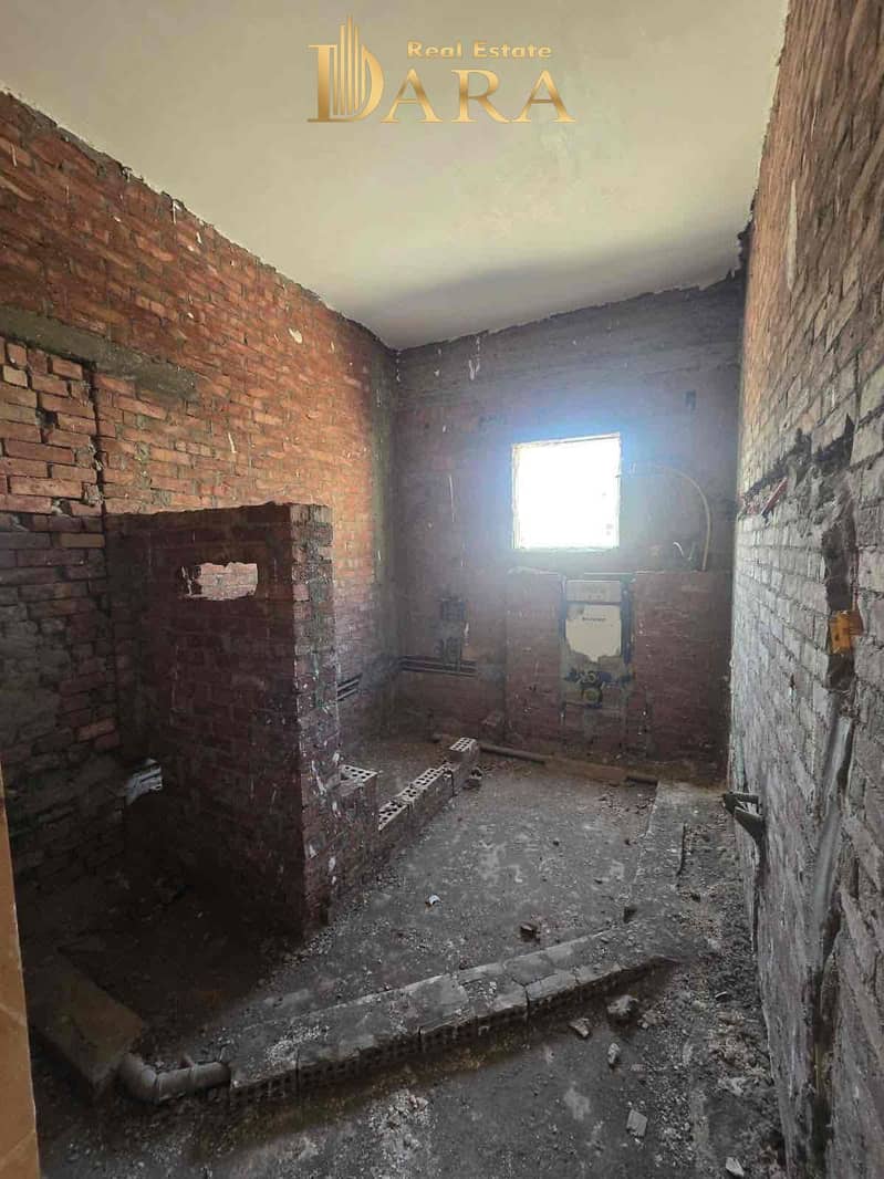 8 ac0f951c-a5dc-4e46-b89d-2a226bbe9980. jpg