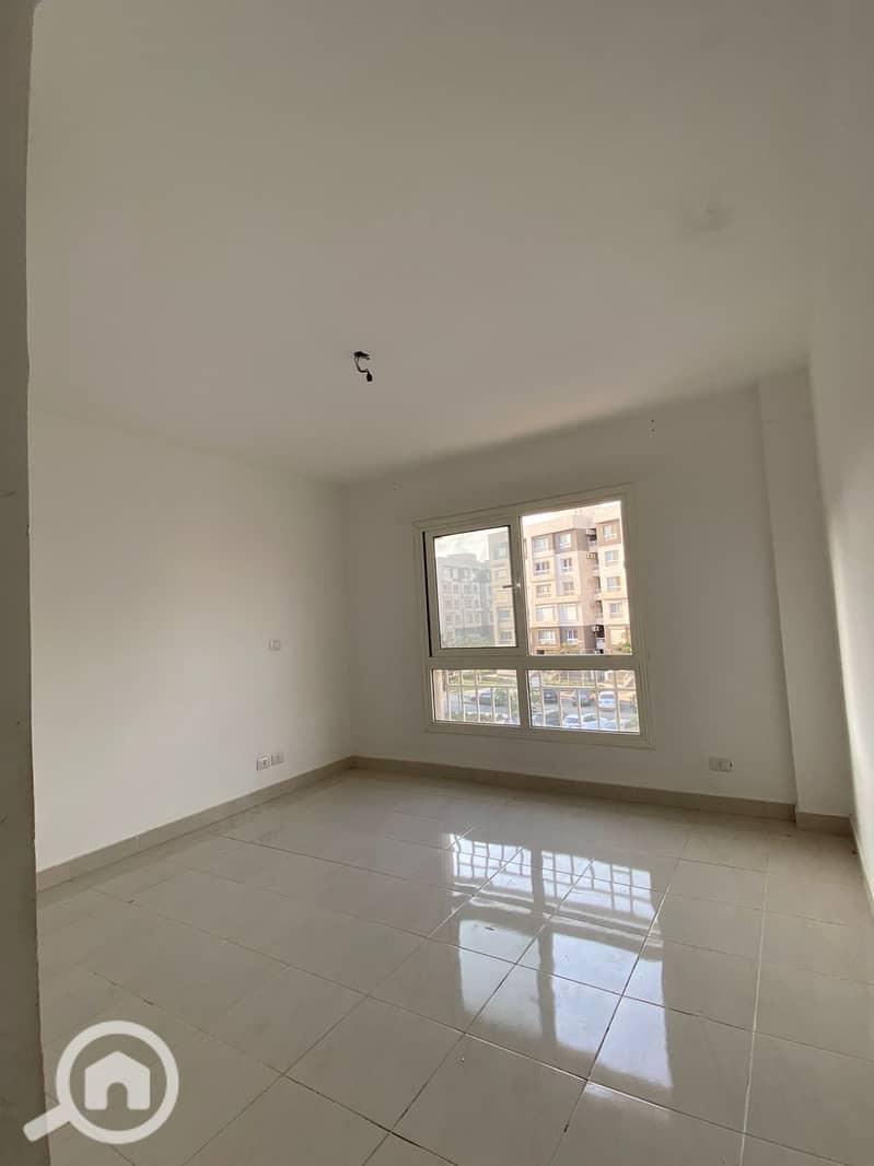 10 d9dad080-cb68-4c7b-bc71-d8d267f9aad3. jpg