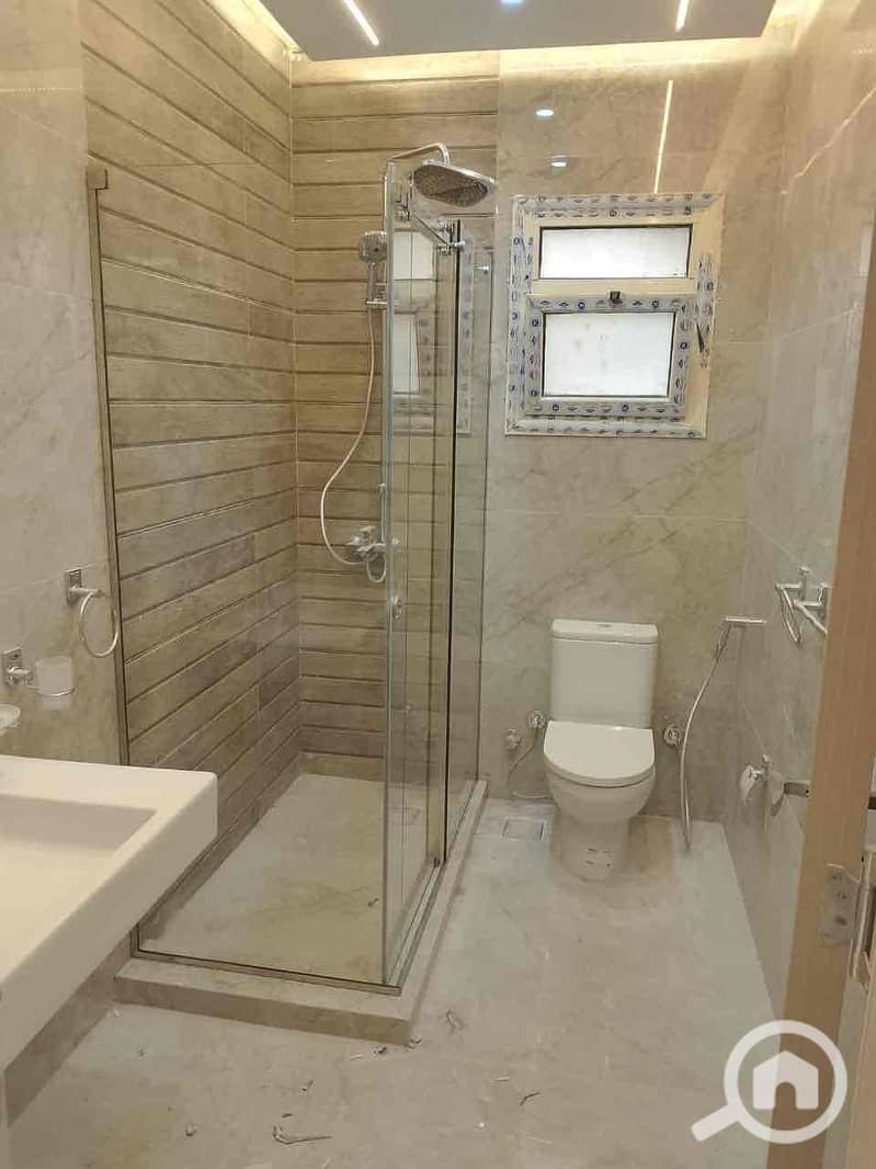 10 e7c7991d-35fc-4a22-a59c-90975e5adc33. jpg