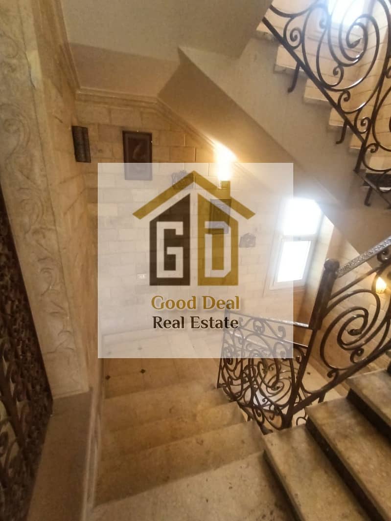 12 5004b630-7db2-4d8c-9aca-01d13eb58a89. jpg