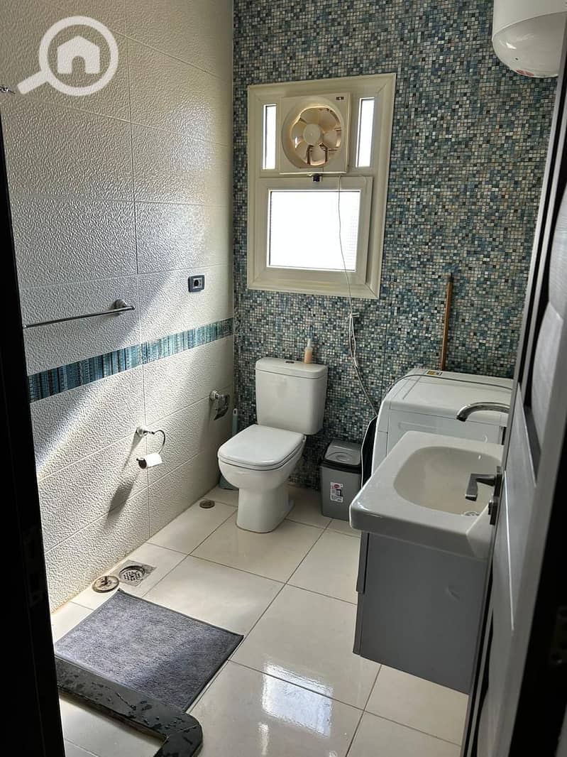 9 5e56106b-dfff-441c-8a8a-a46f1e49b1a6. jpeg