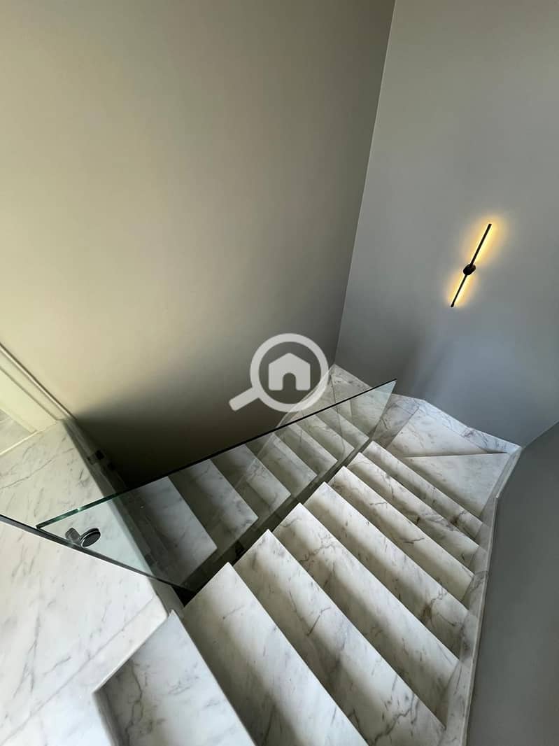 2 6f976c5c-6361-4755-a71a-e9059608efe0. jpg