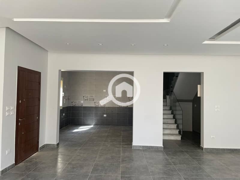 12 ed78f12e-ad2b-4534-a9df-ddc25a274a7c. jpg