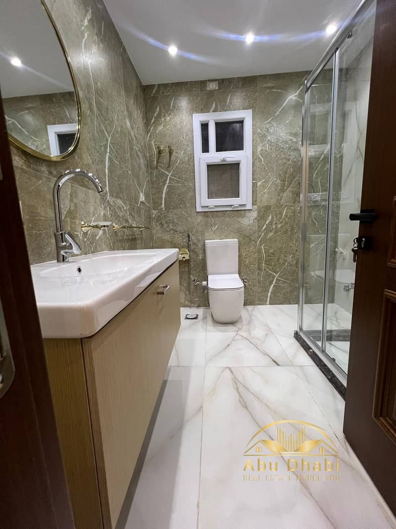 8 abb0c872-34fa-4920-8641-bc652281ff44. jpg