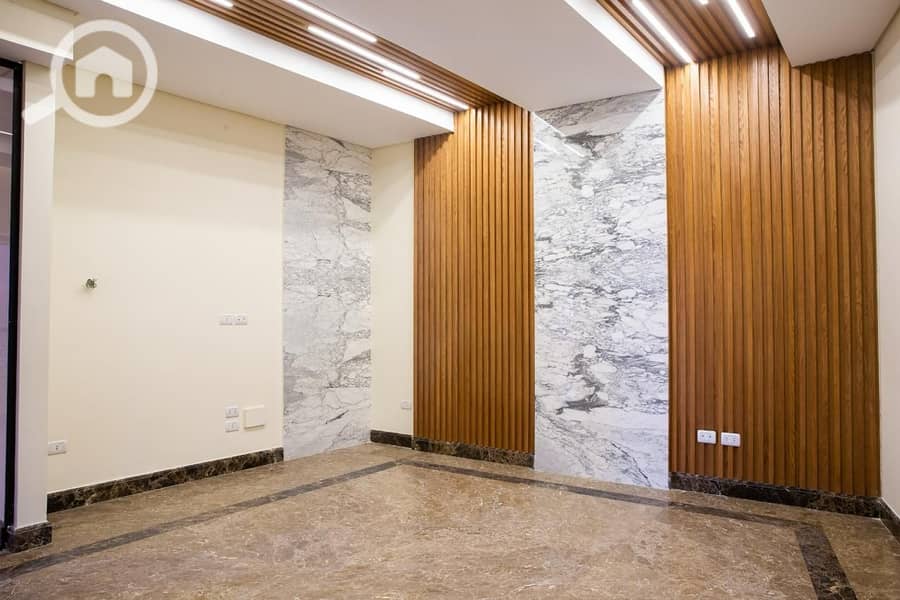 27 f87b6e2e-7d23-4980-b4a6-ebcbbd8d2371. jpg