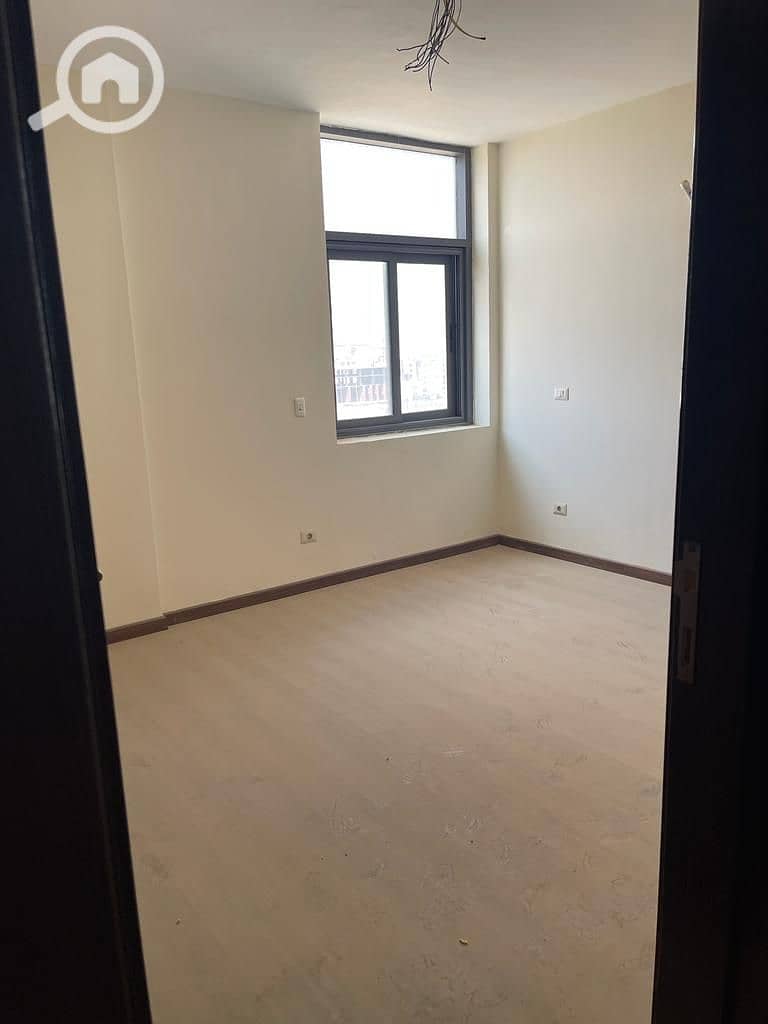 5 0147f2e2-e648-4b15-ba35-cf75f207fc76. jpg