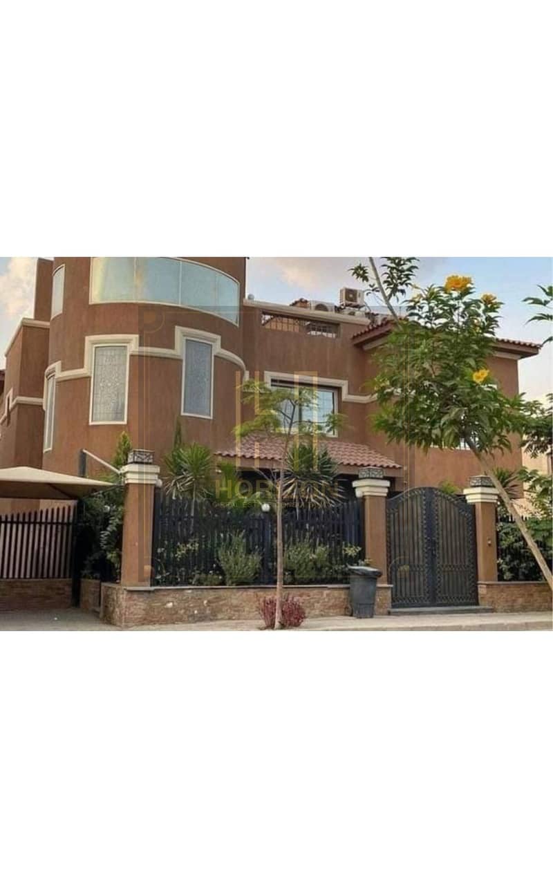 2 8404161-dfb32o. jpg