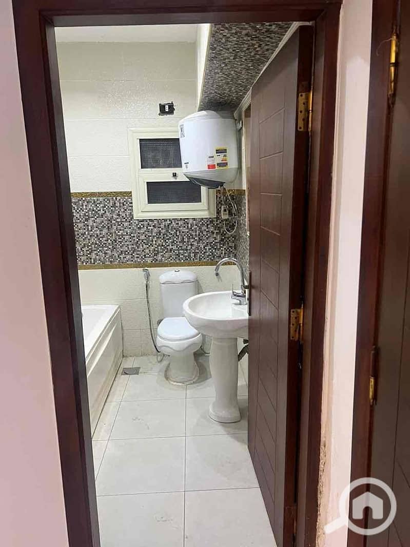 20 e7e8a0c6-cc56-4abf-a4d5-4ac1e8192b72. jpg