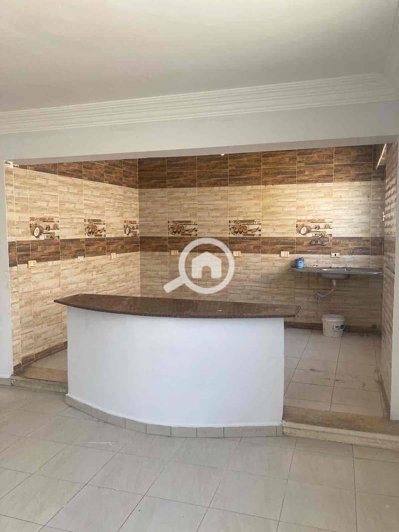 3 c058fe8a-3333-4d92-9bd5-18f53ec34d80. jpg