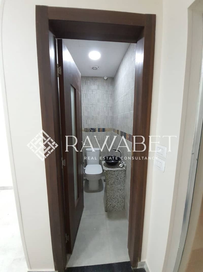 6 01f8a492-1341-40f9-ae0b-99f031684589. jpeg