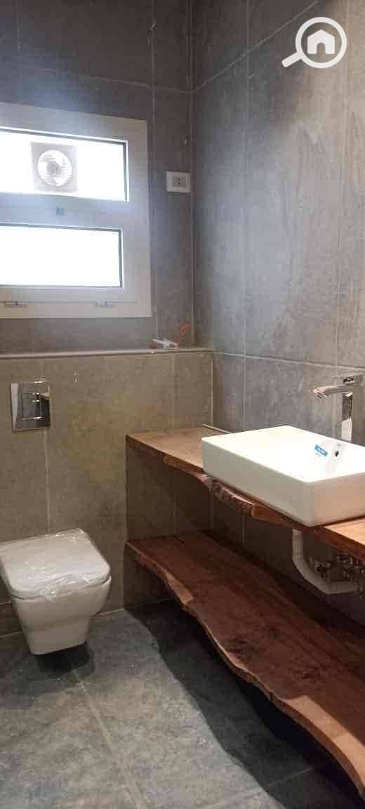 4 dc71f60c-41b3-499a-8db9-f8d76985b4f4. jpg