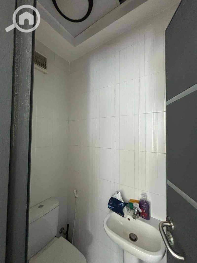 7 f2b8c827-50ab-472f-9c86-8d79432cd5b7. jpg