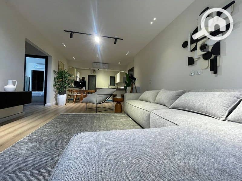 2 895d708e-cfa3-41df-b999-6de57a21f9e7. jpg