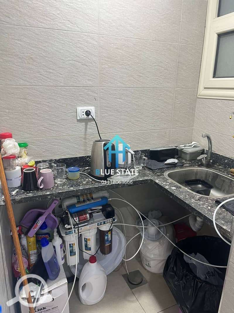 6 01118063666 (63). png