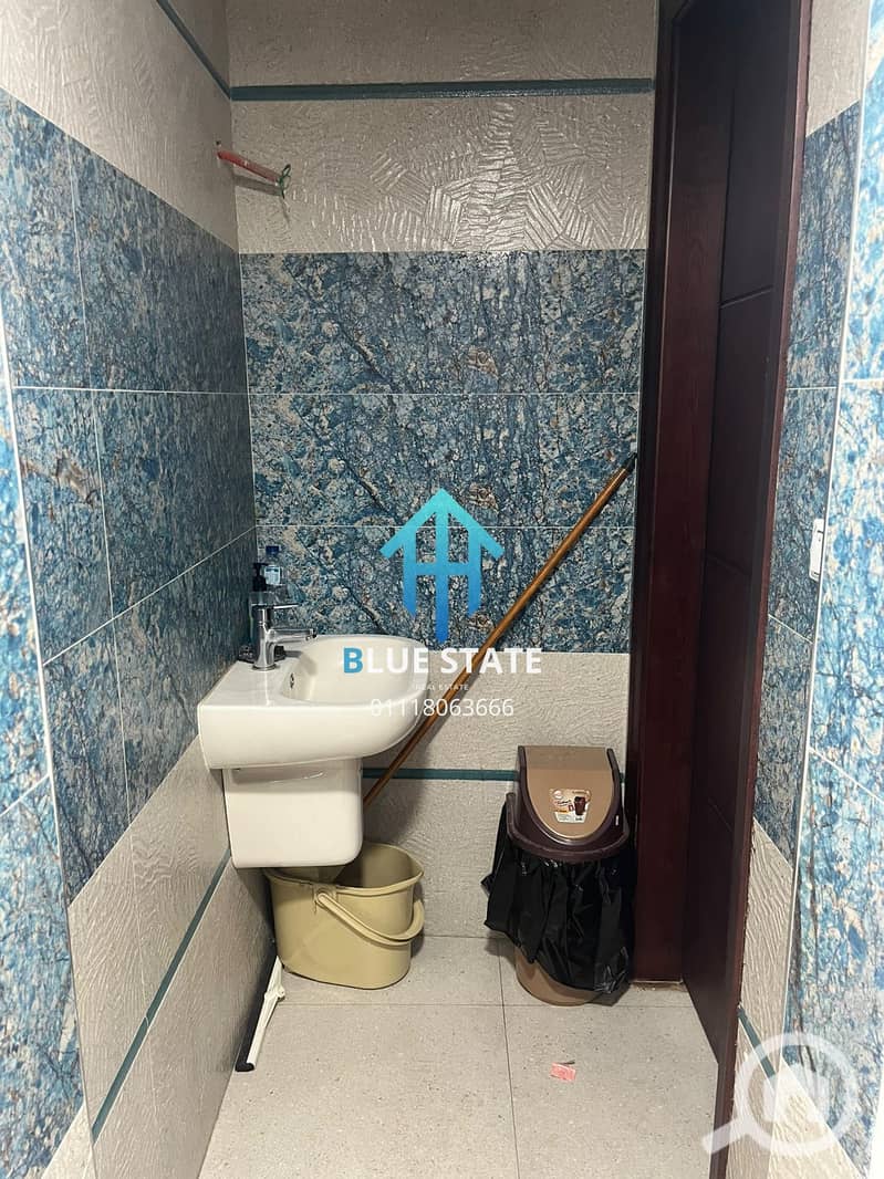 7 01118063666 (65). png