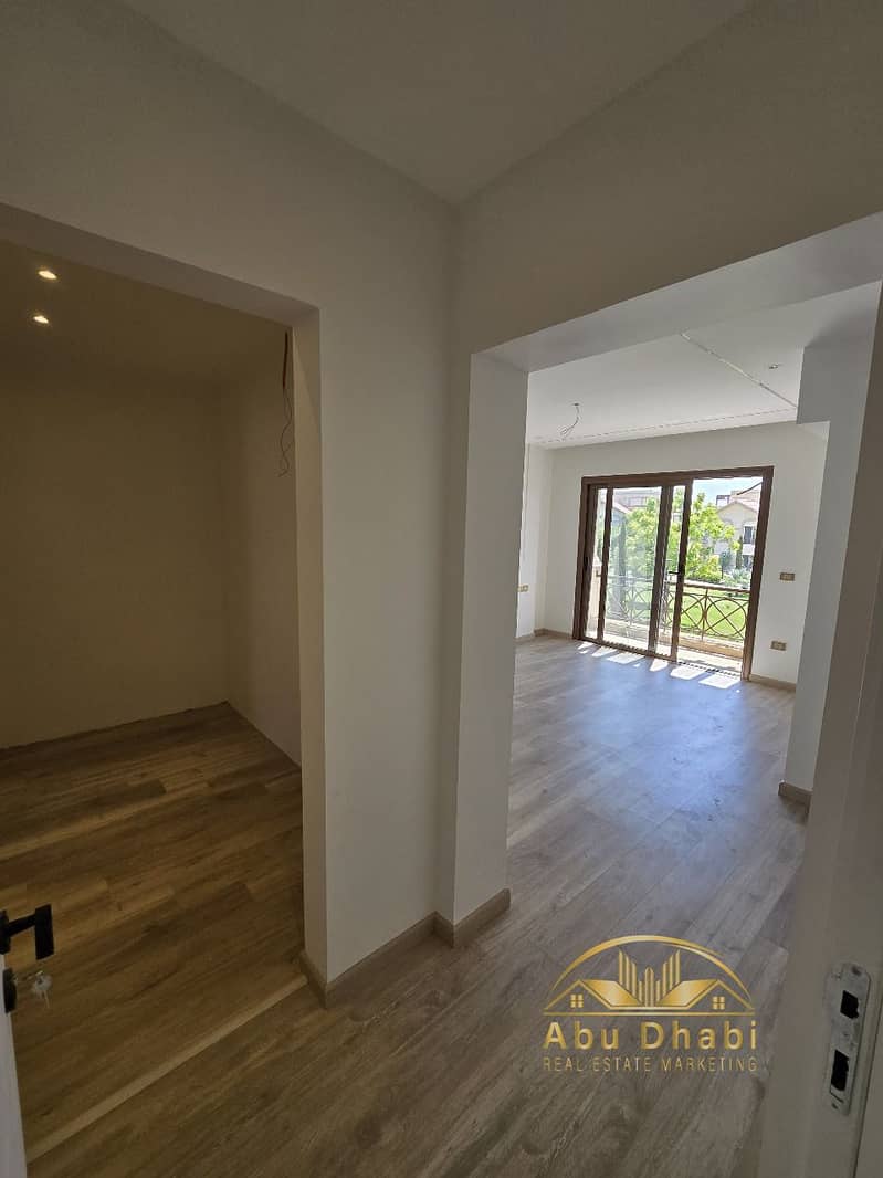 10 570d2d1d-a22f-4bba-88db-d13ff422a7da. jpg