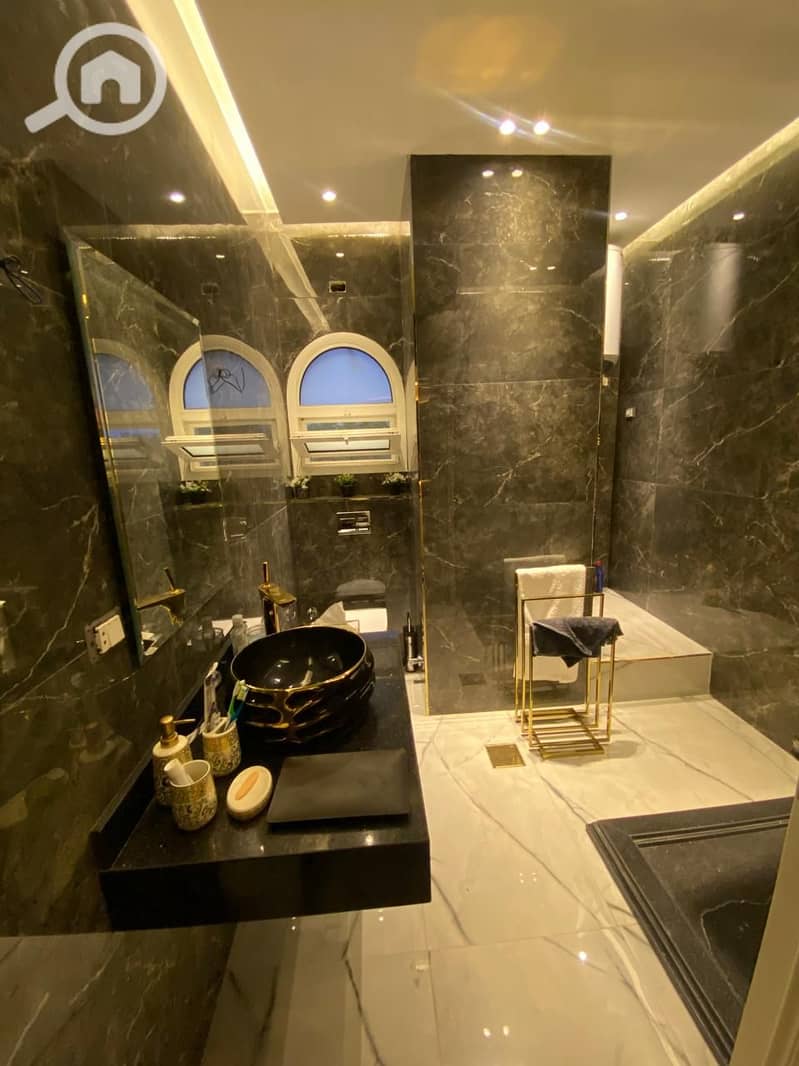 12 b01b0b5c-5cc9-46fe-b05e-c006da3e1916. jpeg