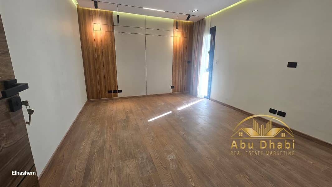 8 7f7efe5e-71f7-4d27-936e-af75c1f2c195. jpg