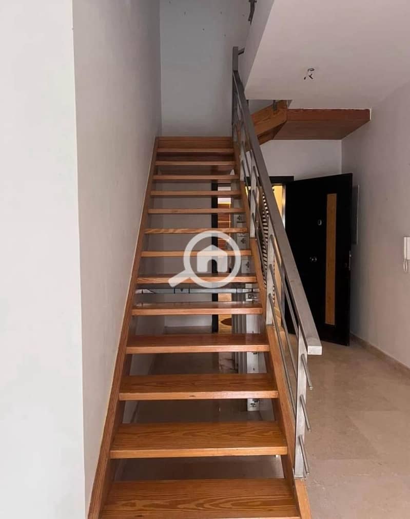 2 e77a6d93-ba70-4dea-a5c1-2c8df9e5285a. jpeg