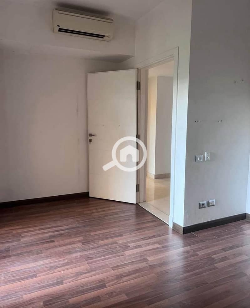 7 5067206c-7c56-468e-b928-a69a0fada1d4. jpeg