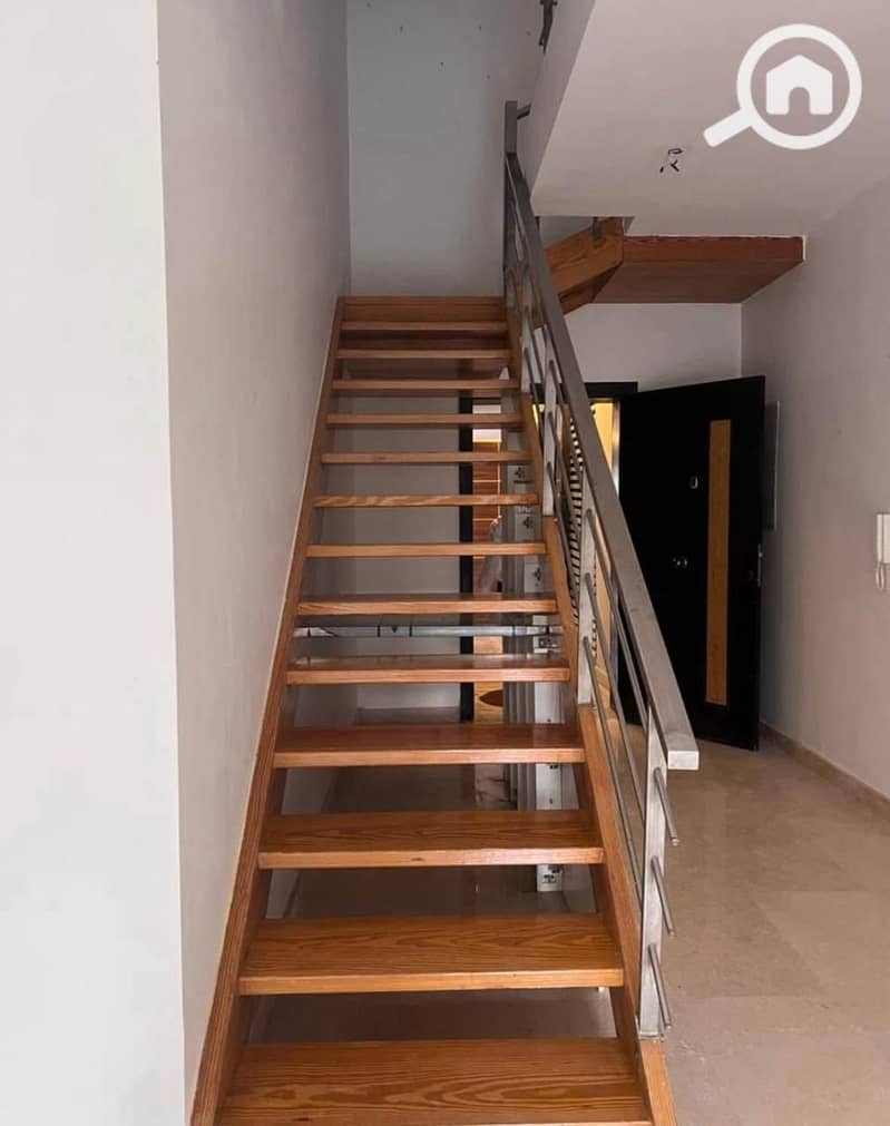 12 e77a6d93-ba70-4dea-a5c1-2c8df9e5285a. jpeg